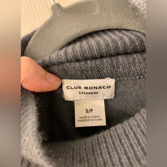 Like new dark grey CLUB MONACO 100% CASHMERE  TURTLE/MOCK NECK SWEATER - Picture 2 of 6
